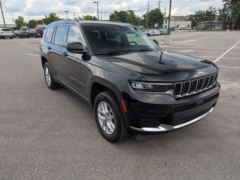 Used 2025 Jeep Grand Cherokee L Laredo RWD image 3