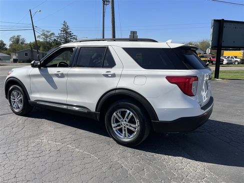 Used 2020 Ford Explorer XLT w/ Comfort Package image 5