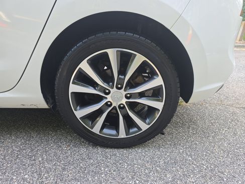 Used 2018 Hyundai Elantra GT FWD image 31