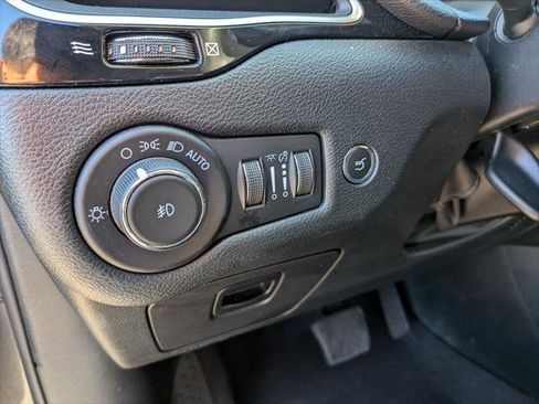 Certified 2023 Jeep Cherokee Altitude Lux image 12