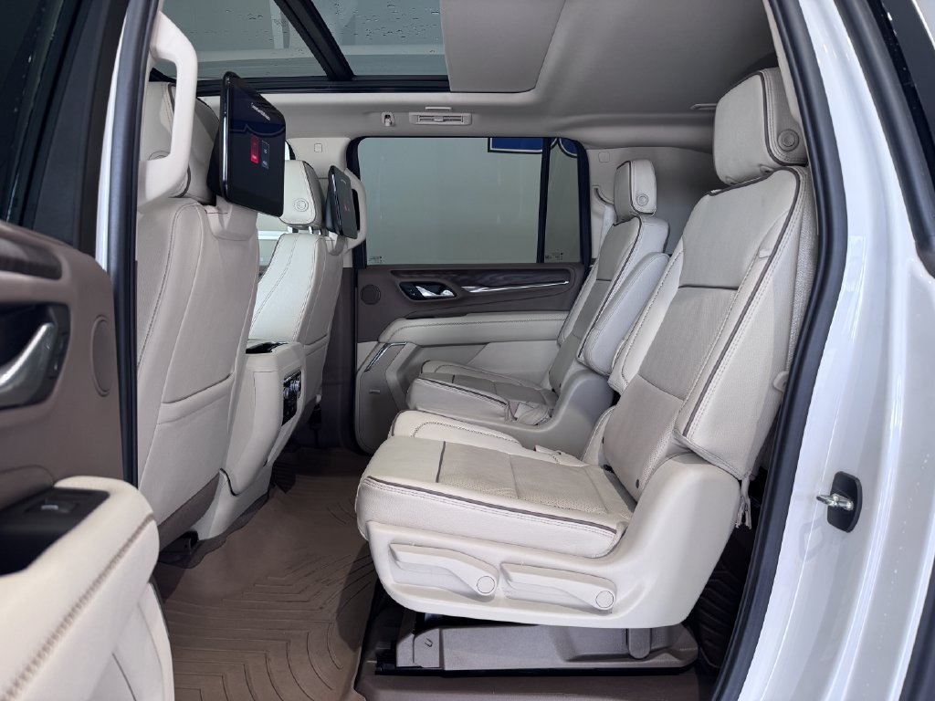 Certified 2023 GMC Yukon XL Denali w/ Denali Reserve Package AWD/4WD image 15