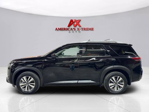 Used 2023 Nissan Pathfinder SL FWD image 3