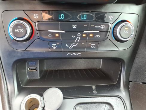 Used 2018 Ford Focus SE FWD image 24