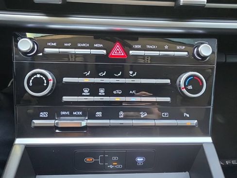 Used 2024 Hyundai Santa Fe SE AWD/4WD image 25