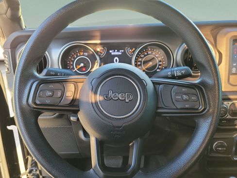 Used 2023 Jeep Gladiator Sport AWD/4WD image 19