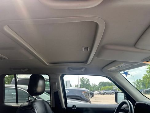 Used 2016 Jeep Patriot High Altitude AWD/4WD image 11