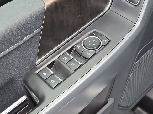 Used 2022 Ford F150 Lariat w/ Trailer Tow Package image 9