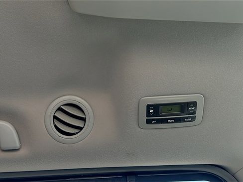 Used 2012 Toyota Sienna XLE w/ Entertainment Pkg image 31