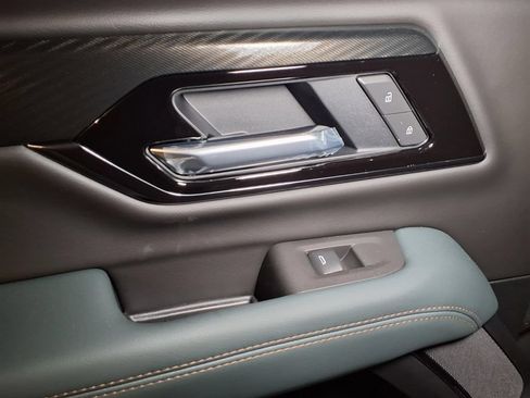 New 2026 GMC Yukon AT4 w/ AT4 Preferred Package AWD/4WD image 11