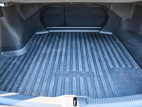 Used 2023 Toyota Crown Limited image 31