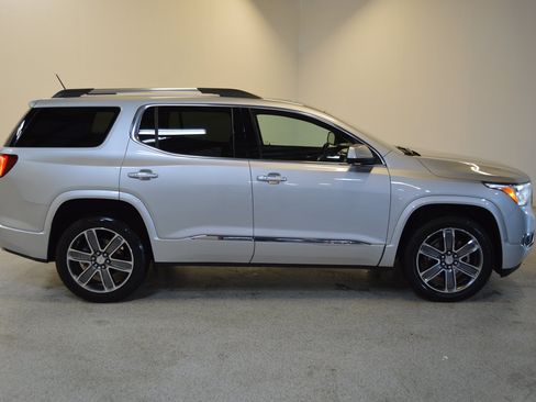 Used 2019 GMC Acadia Denali w/ Technology Package FWD image 2