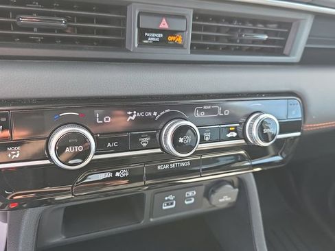 Used 2025 Honda Pilot Sport image 25