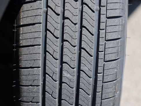 Used 2023 Ford Explorer XLT w/ Equipment Group 202A AWD/4WD image 30