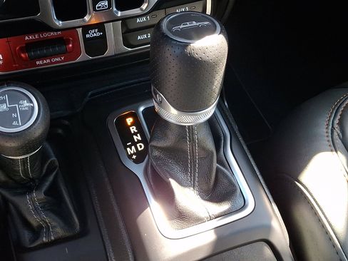 Certified 2024 Jeep Gladiator Mojave AWD/4WD image 15