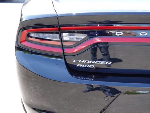 Used 2015 Dodge Charger SE w/ Power Sunroof Group AWD/4WD image 12