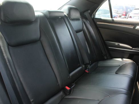 Used 2011 Chrysler 300 Limited RWD image 21