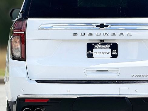 Used 2023 Chevrolet Suburban Premier RWD image 16