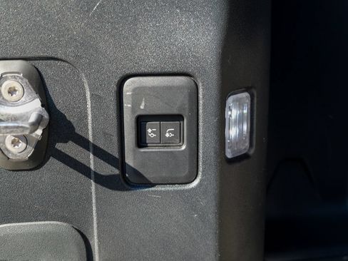 Used 2023 Land Rover Defender 110 X-Dynamic SE AWD/4WD image 60