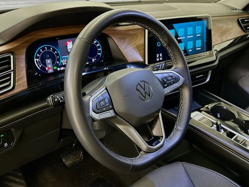 Used 2024 Volkswagen Atlas SE image 18