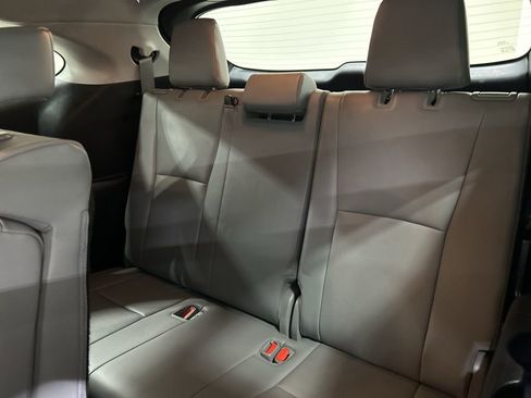 Used 2021 Toyota Highlander XLE image 31