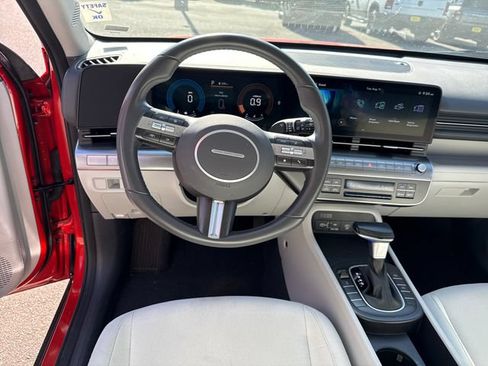 Used 2025 Hyundai Kona SEL AWD/4WD image 17