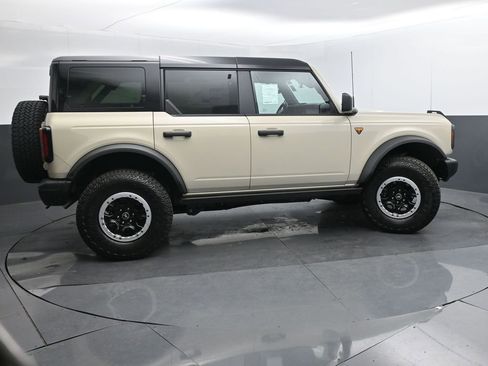 New 2026 Ford Bronco Badlands w/ Sasquatch Package AWD/4WD image 7