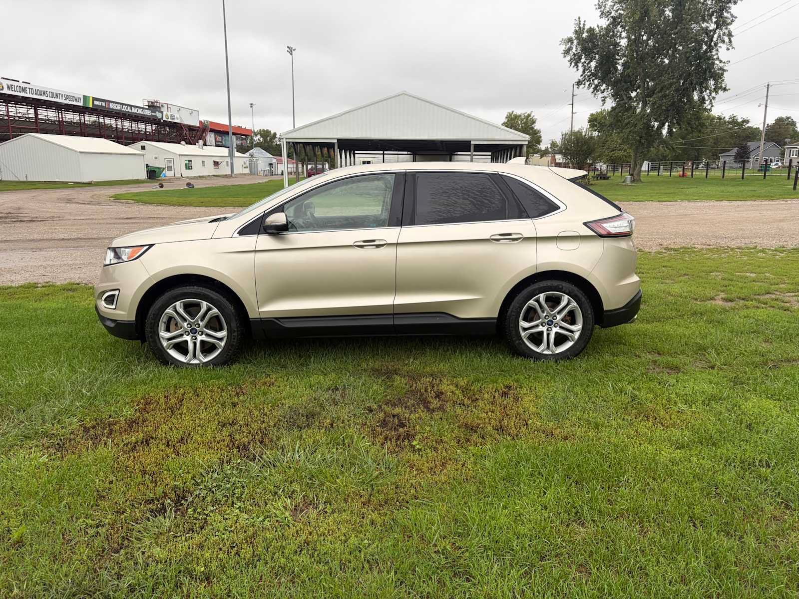 Used 2018 Ford Edge Titanium w/ Technology Package FWD image 3