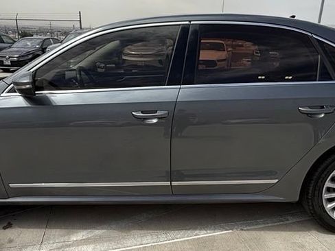 Used 2017 Volkswagen Passat 1.8T SE FWD image 6