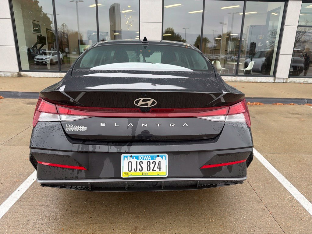 Used 2024 Hyundai Elantra SEL FWD image 5