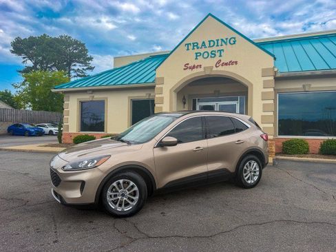 Used 2021 Ford Escape SE w/ Convenience Package FWD image 3