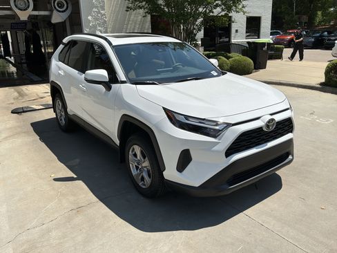 Used 2025 Toyota RAV4 XLE w/ Convenience Package FWD image 2