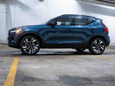 New 2026 Volvo XC40 B5 Ultra w/ Protection Package Premier image 3