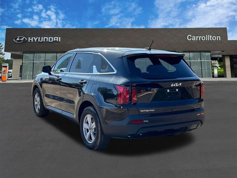Used 2023 Kia Sorento LX image 7