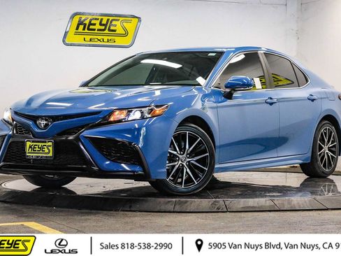 Used 2024 Toyota Camry SE FWD image 1