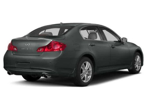 Used 2015 INFINITI Q40 w/ Moonroof Package RWD image 2
