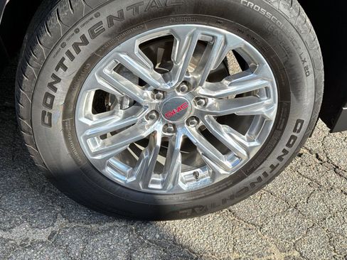 Used 2023 GMC Yukon SLT w/ SLT Luxury Package image 5