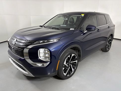 Used 2024 Mitsubishi Outlander SE image 4