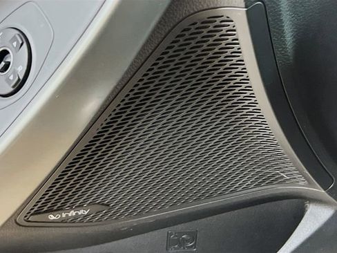 Used 2017 Hyundai Santa Fe Limited image 19