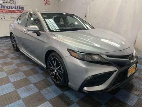 Used 2024 Toyota Camry SE image 8