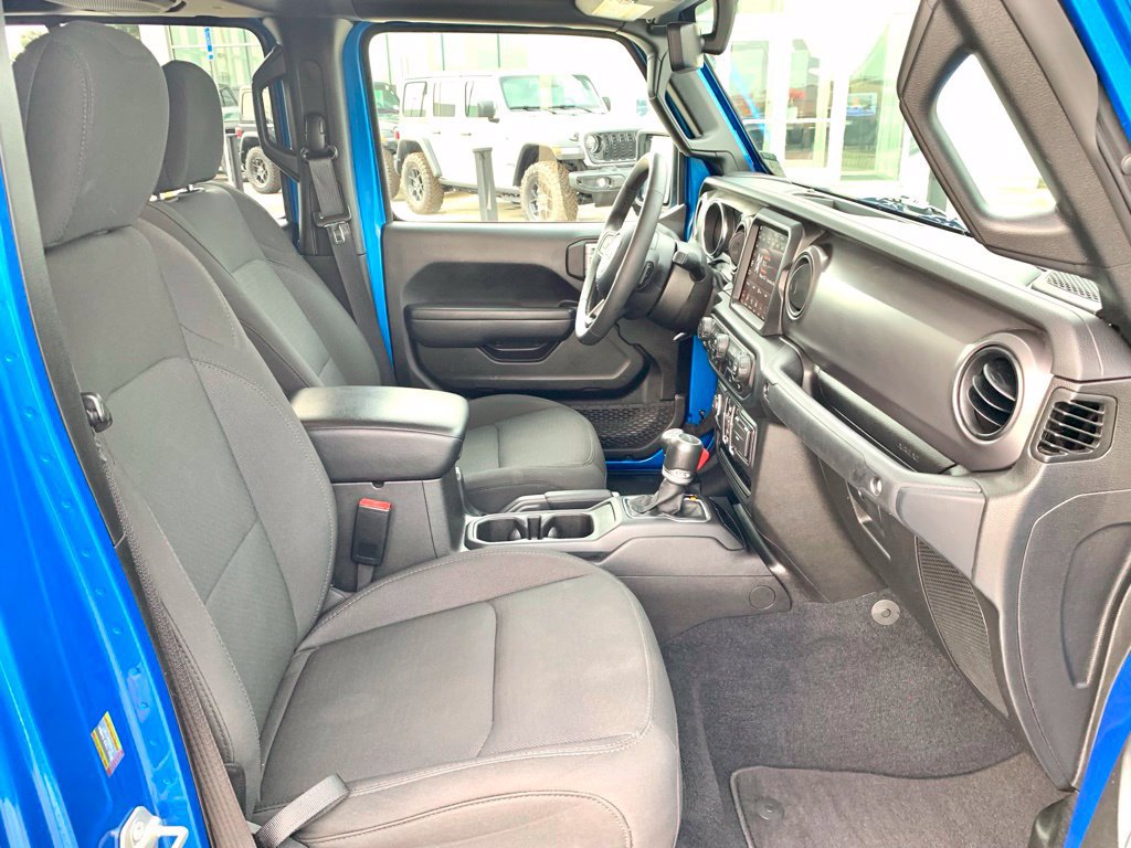 Used 2023 Jeep Gladiator Sport AWD/4WD image 28