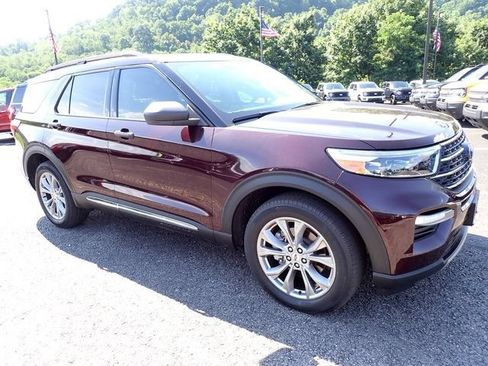 Used 2023 Ford Explorer XLT w/ Equipment Group 202A AWD/4WD image 12