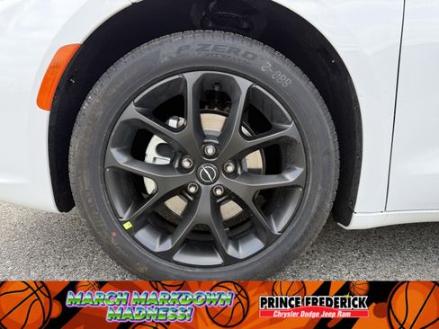 New 2026 Chrysler Pacifica Select image 9