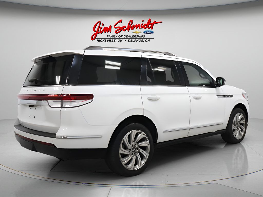 Used 2024 Lincoln Navigator Reserve AWD/4WD image 6