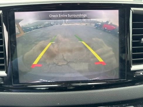 Used 2024 Chrysler Pacifica Touring-L image 19