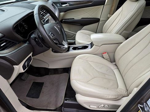 Used 2018 Lincoln MKC Reserve w/ Lincoln MKC Climate Package image 9