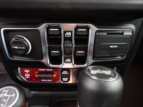 New 2025 Jeep Wrangler Unlimited Rubicon w/ Technology Group image 32