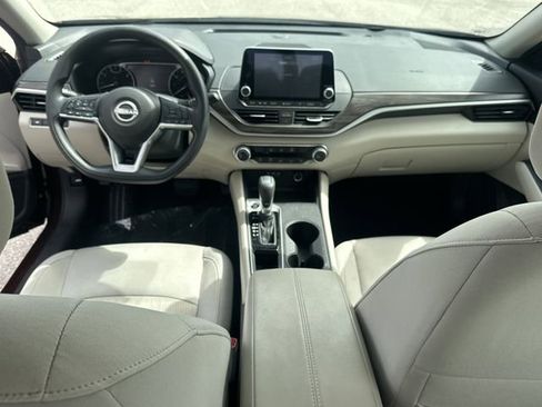 Used 2025 Nissan Altima 2.5 SV image 15