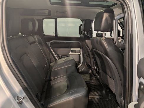Used 2023 Land Rover Defender 110 SE image 28