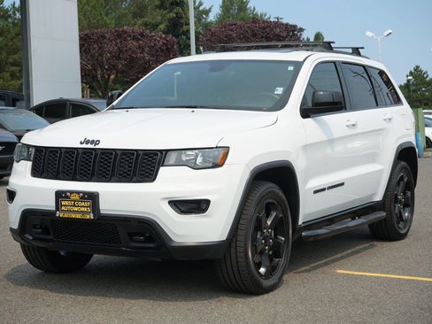 Used 2019 Jeep Grand Cherokee Laredo AWD/4WD image 1