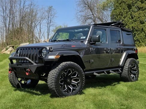 Used 2022 Jeep Wrangler Unlimited Sport AWD/4WD image 2